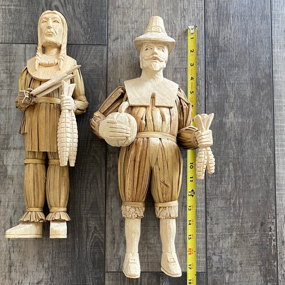 Set of 2 Vintage handmade America Wooden & husk  Pilgrim Figurines